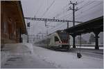 Der Tilo Flirt RABe 524 103 als RE 4321 nach Lugano erreicht am 5. Jan. 2017 Göschenen.
