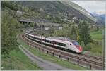 Der SBB  Giruno  RABe 501 016  Glarus  ist als IC 2 von Zürich nach Lugano bei Wassen auf der untersten Ebene bei der Wattinger Kurve unterwegs. Im Hintergrund das Kirchlein von Wassen. Dreimal können die Reisenden eine Blick auf die Kirche von Wassen werfen, im Umkehrschluss aber auch der Betrachter dreimal den Zug betrachten d.h. auf jeder Eben, auch wenn der Standort bei der Wattingerkurve dafür nicht unbedingt prädestiniert ist.

19. Okt. 2023

