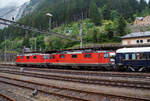 Eine SBB Re 8/8 in Form zwei gekuppelter Re II, die Re 4/4 11194 (Re 420 / 91 85 4 420 194-3 CH-SBB) und Re 4/4 11156 (Re 420 / 91 85 4 420 156-2 CH-SBB) hat am 02.08.2019 (leider bei Regen), mit dem Venice Simplon-Orient-Express (VSOE) nach Venedig, ...