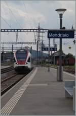 Als Dienstzug erreicht der RABe 524 015 Mendriso um als S 50 25575 um 16.03 nach Stabio zu fahren.
