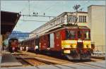 652-beinwil-am-see-beromuenster/380311/der-sbb-de-44-1661-mit Der SBB De 4/4 1661 mit seinem Regionalzug nach Beromünster beim Halt in Reinach SBB.
22. Juli 1987