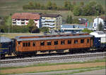 Ein bisserl Gl�ck darf er auch mal hab'n...

Re 4/4 I 10039 bringt einen wundersch�nen Luxuszug daher. Dieser ausnehmend sch�ne Teakholz-Wagen wurde 1906 als DR� 10 von Ringhoffer f�r die Schweizer Speisewagengesellschaft gebaut. Im Jahr wie eine S ...