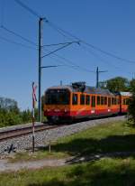 Eine Bergbahn in Zürich:
Durch enge Kehren bremst die Uetlibergbahn die ersten Höhenmeter in Richtung Stadt hinunter. 
Be 556 527 unterwegs mit einer stadtwärts fahrenden S 10 zwischen Uetliberg und Ringlikon.
6. Juni 2013