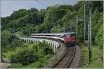 760-schaffhausen-zuerich/512656/die-sbb-re-44-ii-11153 Die SBB Re 4/4 II 11153 erreicht mit einem IR nach Schaffhausen die Haltestelle Neuhausen am Rheinfall.
18. Juni 2016
