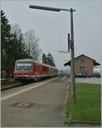 Der DB 628 287 / 928 287 auf der Fahrt nach Erzingen (Baden) beim Verlassen der Station Wilchingen - Hallau.