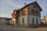 Der badische Bahnhof in Neuhausen/Rheinfall ist ein Musterbeispiel für eine schmucke Erneuerung alter Bahnhöfe und steht im krassen Gegensatz zu Neuhausen SBB. März 2014.