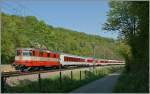 Die SBB Re 4/4 II 11109  Swiss-Express  mit einem umgeleiteten CNL bei Thayngen. 
(Brckenumbau Rastatt).
22. April 2011
