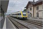 Der DB 612 008 fährt durch den im Klettgau gelegenen (und von der DB bedienten) Bahnhof von Wilchingen Hallau.