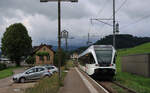 Die St.Galler S-Bahn Linie S9 (Wil - Wattwil): Der GTW 2/6 726 der THURBO in der Haltestelle Ltisburg.