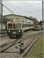 Bild 2: In Bercher rangiert der LEB  Schnellzug . Am Steuerwagen ist sehr sch�n die  Dachrutenkupplung zu sehen. Leider konnte ich bei der Durchsicht etlicher Bilder nicht feststellen,  ob zwischen dem Be 4/4, dem B und dem Bt diese Dachrutenkupplung noch im Einsatz stand, denke aber, dass diese nicht  mehr genutzt wurde. 

2. M�rz 2021