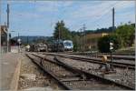 112-vevey-blonay-les-pliades/433198/ein-blick-ueber-den-bahnhof-von Ein Blick über den Bahnhof von Blonay mit eine CEV GTW 2/6 nach Vevey und dem 'Train des Etoiles nach Les Pleiades.
25. Mai 2015