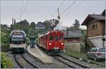 In Clies begegnet der nach Vevey fahrende Bernina Bahn ABe 4/4 35 dem Riviera-Belle-Epoque Zug dem nach Blonay fahrenden ABeh 2/6 7505.