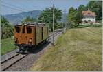 Kurz vor Chaulin wartet die allein fahrende Bernina Bahn Ge 4/4 81 der Blonay-Chamby Bahn auf die Weiterfahrt. 

29. Mai 2023