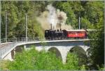 L'aventure ferroviaire de l'Oberland Bernois / Das Bahnabenteuer des Berner Oberlands - nachdem die HG 3/4 N� 3 der Blonay Chamby Bahn lautstark Dampf abgelassen hat, geht die Fahrt weiter; auf dem Baye de Clarens Viadukt setzt die Dampflok ihre Zug  ...