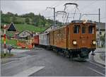 50 Jahre Blonay Chamby - MEGA BERNINA FESTIVAL -  Bündner Tag im Saaneland : Die BB Ge 4/4 81 (RhB Ge 4/4 181) erreicht mit ihrem Extrazug Montreux - Gstaad den Bahnhof Montbovon.