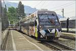 Der MOB Be 4/4 5001 mit seinen Steuerwagen ABt 341 und Bt 241 erreicht als Regionalzug von Zweisimmen kommend, sein Ziel Montreux.