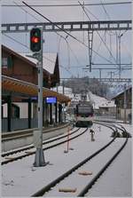 Nur zwei MOB Alpina Be 4/4 / ABe 4/4 (Serie 9000) ohne Zwischenwagen bilden den Regionalzug 2209 von Zweisimmen nach Montreux, der Montbovon verlässt.