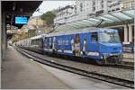 Die MOB Ge 4/4 8001 in fast traditionellem MOB Blau wartet mit ihrem GPX (GoldenPassExpress) in Montreux gut zwei Tage zu früh auf die Abfahrt nach Interlaken Ost.