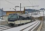 Die MOB Ge 4/4 8002 hat den GPX GoldenPass Express 4065 von Interlaken Ost nach Montreux im Bahnhof von Zweisimmen übernommen.