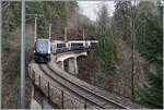 Der GoldenPass Express 4065 ist von Interlaken nach Montreux unterwegs und fährt zuwischen Les Avants und Sendy-Sollard über die 93 Meter lange Pont Gardiol, welche den Bois des Chenaux