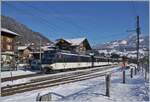 Dei MOB Ge 4/4 8001 erreicht mit einem Regionalzug von Zweisimmen nach Montreux den Bahnhof Saanen. 

3. Dez. 2020