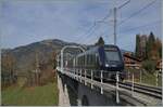 Ein Blick auf die Grubenbachbrücke vo östlichen Brückenkopf aus mit dem GoldenPass Express 4068 von Montbovon nach Interlaken Ost. 

6. Nov. 2024