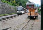 W�hrend der Blonay Chamby Bahn Zug in Richtung Chaulin f�hrt, welches durch den 'gr�nen Strich' am rechten Bildrand dargestell ist, erreicht der CEV MVR ABeh 2/6 7507 als R34 von Montreux nach Les Avant den Bahnhof von Chamby.

21. Juni 2026