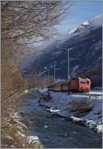 MGB HGe 4/4 II mit einem Regionalzug Richtung Zermatt kurz vor Täsch.
28. Jan 2015