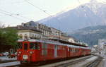140-brig-visp-zermatt/546618/ein-deh-44-der-brig-visp-zermatt-bahn-im Ein Deh 4/4 der Brig-Visp-Zermatt-Bahn im Mai 1980 vor einem Personenzug im Bahnhof Brig