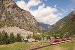 Der Bergsturz von Randa: Statt sich in Richtung Randa - Zermatt talaufwärts zu schlängeln muss die Bahn jetzt die steile Umfahrung des Bergsturzes in Angriff nehmen, um dann danach wieder steil abwärts zum Bahnhof Randa zu gelangen. Hi ...