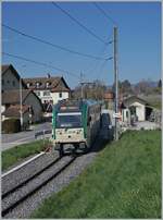 Ein BAM Regionalzug von Bière nach Morges mit dem Be 4/4 32 an der Spitze verlässt den Halt Vufflens le Château. 

5. April 2023