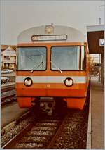 Das  Mandarinli  Be 4/8 N° 42 wartet als Regionalzug der Linie  W  in Worb auf die Rückfahrt nach Bern. 

Analogbild vom 29. Nov. 1984