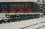 RBS/SZB: Ausrangierte, verzuckerte Rollböcke warteten nach der Einstellung des Güterverkehrs in Solothurn vor der Werkstätte ihr weiteres Schicksal ab (6.12.1995).