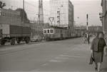 SZB Pendelzug mit Triebwagen 23 und in der Mitte vermutlich ein ehemaliger deutscher Wagen am Bollwerk.