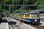 311312-interlaken-8211-lauterbrunnen-grindelwald/558376/bob-bob-idylle-vom-27-mai-2017 BOB: BOB-Idylle vom 27. Mai 2017. Sehr bald sind die alten BOB-Züge, die auch noch mit dem braunen Anstrich nach Lauterbrunnen und Grindelwald fuhren Geschichte! Während der Übergangszeit NEU/ALT verkehren sie zum Abschluss noch gemeinsam mit den neusten Zügen aus dem Hause Stadler Rail. Dabei hat man die Neulinge für kurze Zeit mit der GF-Kupplung ausgerüstet.
Foto: Walter Ruetsch