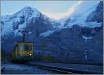 Kurz nach 10 Uhr versperren die mächtigen Berge der Jungfrauregion der Sonne noch den Weg zur Station Wengeneralp. Ein WAB Zug mit dem schiebenden BDeh 4/4 wartet auf die Kreuzungszüge.
9. Okt. 2014