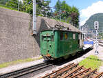  Aus dem Leben der Wengernalpbahn Lok 54 : Noch ein Blick von hinten. Die Lok wird hier im Rangierdienst eingesetzt und zieht und stösst die Wagen herum. 31.Juli 2014 