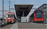 In Langenthal sind zur Abfahrt bereit der asm Be 4/4 14 mit Bt (1)12 (ex FW) nach St.Urban und der Be 4/8 111 nach Solothurn. 

10 August 2020