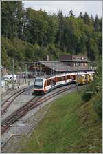Ein Zentralbahn ABeh 150  Adler  ist als IR auf der Fahrt von Interlaken Ost nach Luzern und konnte beim Halt in Br�nig Hasliberg fotografiert werden.
