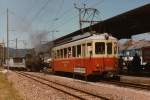 WB: Zufällige sowie sehr seltene Begegnung in Liestal Bahnhof im August 1984 zwischen einem Personenzug mit dem BDe 4/4 3 (1953) und einem Sondergüterzug mit der Dampflok 5  G.