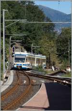 Der FART Regionalzug 320 von Locrano nach Camedo erreicht Corcapolo.