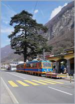 Der Monte Generoso Beh 4/8 11 wartet in Capolago Riva San Vitale auf die Abfahrt auf den Monte Generoso.

21. März 2019
