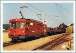 Ein WSB De 4/4 zieht bei Zetzwil einen  Rollbock -Güterzug Richtung Menziken Burg.
18. Juli 1984