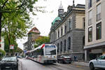 Die Ortsdurchfahrt der Frauenfeld-Wil-Bahn in der Innenstadt von Frauenfeld bietet einige reizvolle Fotomotive, die wegen des Autoverkehrs allerdings nur mit etwas Gl�ck und Geduld umzusetzen sind. Am 17.08.2026 n�hert sich der ABe 4/8 7003 der Endhaltstelle vor dem Bahnhof Frauenfeld.