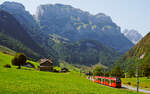Am 12.08.2026 hat der ABe 4/12 1002 vor kurzem den Endbahnhof Wasserauen verlassen und f�hrt in Richtung Appenzell, im Hintergrund das Alpsteingebirge mit der Marwees (2055 m) und dem S�ntis (2501 m) ganz rechts