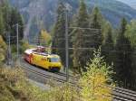 940-chur-stmoritz-albulalinie/395677/kurz-vor-der-einfahrt-in-den Kurz vor der Einfahrt in den Landwasser-Tunnel befindet sich am 12.10.2014 die Ge 4/4 III 644 von St. Moritz kommend mit dem RE 1136 auf der Fahrt nach Chur.