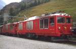 Mitte der 1970er Jahre sind die Zweikraftlokomotiven Gem 4/4 802 und 801 in der Station Alp Grüm eingetroffen (Foto: Gerda Lüdicke)