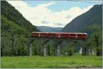 950-stmoritz-tirano-berninabahn/751497/das-markenzeichen-der-berninabahn-der-brusio Das Markenzeichen der Berninabahn, der Brusio Kreisviadukt ist gar nicht so einfach aufs Bild zu bekommen. Hier zwei Bilder vom während der Präsentationsfahrten der neuen RhB ABe 8/12 'Allegra'. Das Bild zeigt den Abe 8/12 3503 auf dem Weg von Tirano nach Poschiavo. 

8. Mai 2021