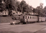 ehemalige-strecke-bis-19xx-bern-kornhausplatz-ittigen-worb-dor/666070/ehemalige-vereinigte-bern-worb-bahnen-vbw-bern-kornhausplatz Ehemalige Vereinigte Bern-Worb-Bahnen VBW, Bern Kornhausplatz - Bolligen - Worb-Linie: Von der Kornhausbrücke zum Viktoriaplatz hinaufsteigend eine eher seltene Komposition mit einem kurzen, nicht pendelzugsfähigen Motorwagen Serie 30-33, rtwa 1963  