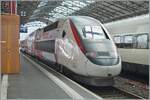 Der mit olympischer Werbung bestückte TGV Lyria Rame 4718 von Paris Gare de Lyon (via Dijon) erreichte Lausanne als TGV Lyria 9261 auf Gleis 4 und stand somit zum Fotografieren äusserst ungeschickt, da auf dem anderen Bahnsteig ein ICN den Blick verwehrte.

2. September 2024